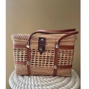 VINTAGE wicker picnic basket/purse